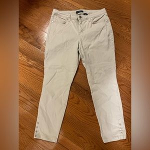 Bandolino white lisbeth crop size 8